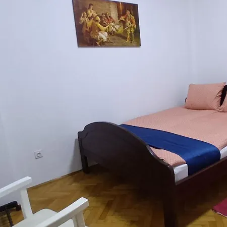 Abc Budget For 8 People, Republic Square Apartment Belgrade