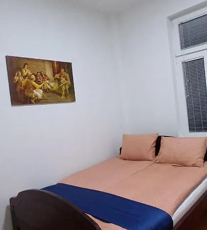 Abc Budget For 8 People, Republic Square Apartment Belgrade