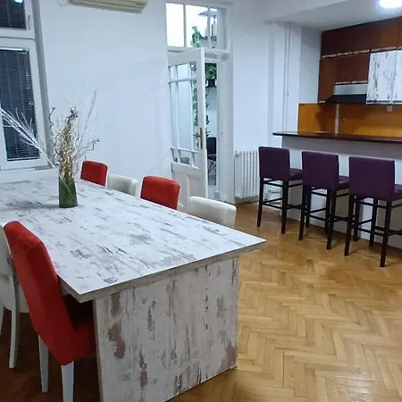 Abc Budget For 8 People, Republic Square * Belgrade