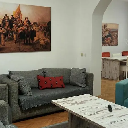 Apartment Abc Budget For 8 People, Republic Square