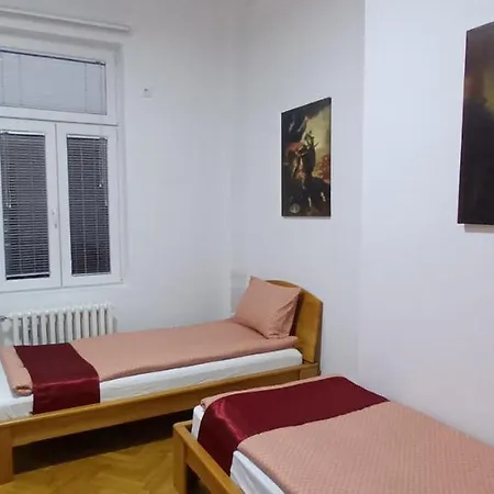 Abc Budget For 8 People, Republic Square Apartment *